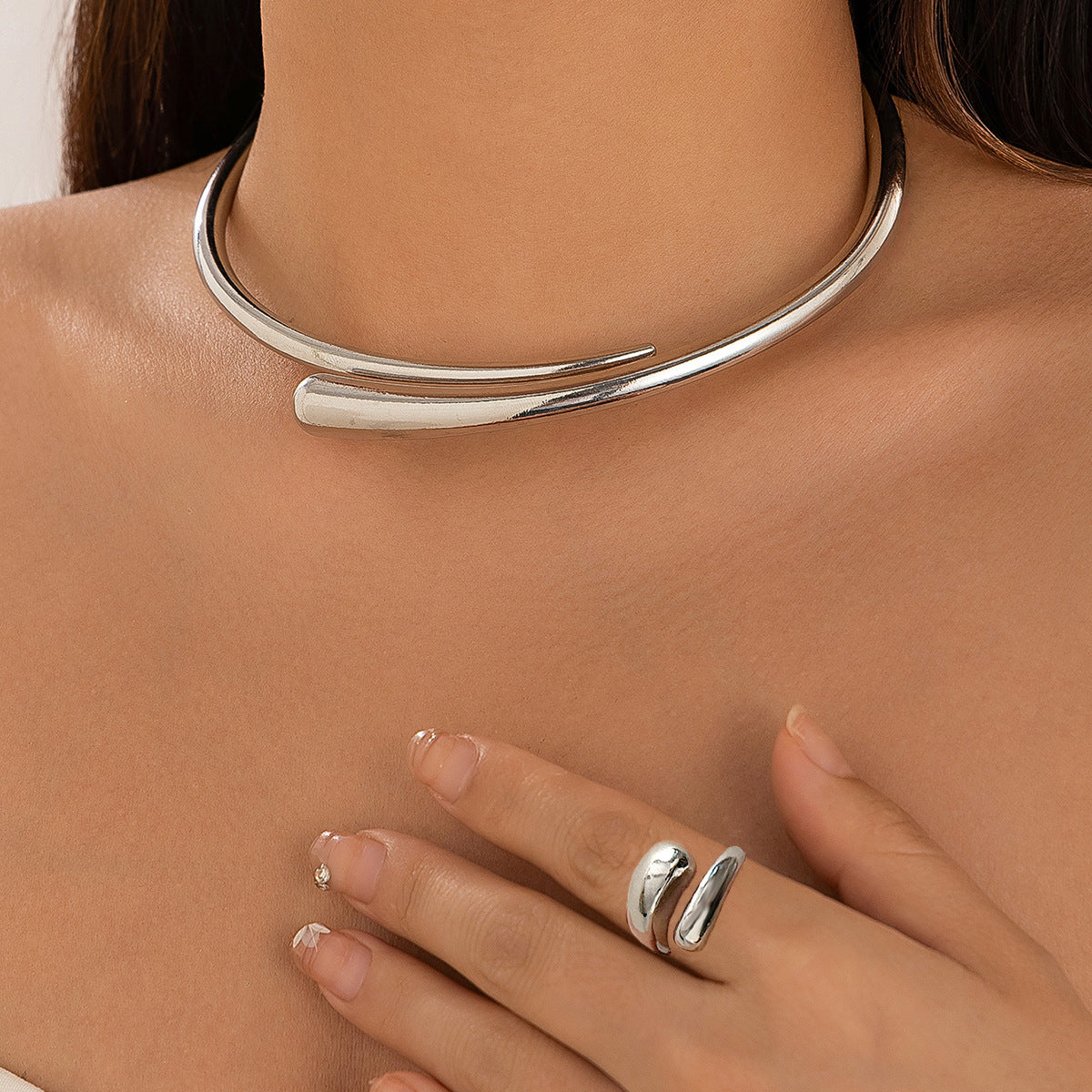 Geometric Metal Glossy Choker Necklace & Bracelet Set