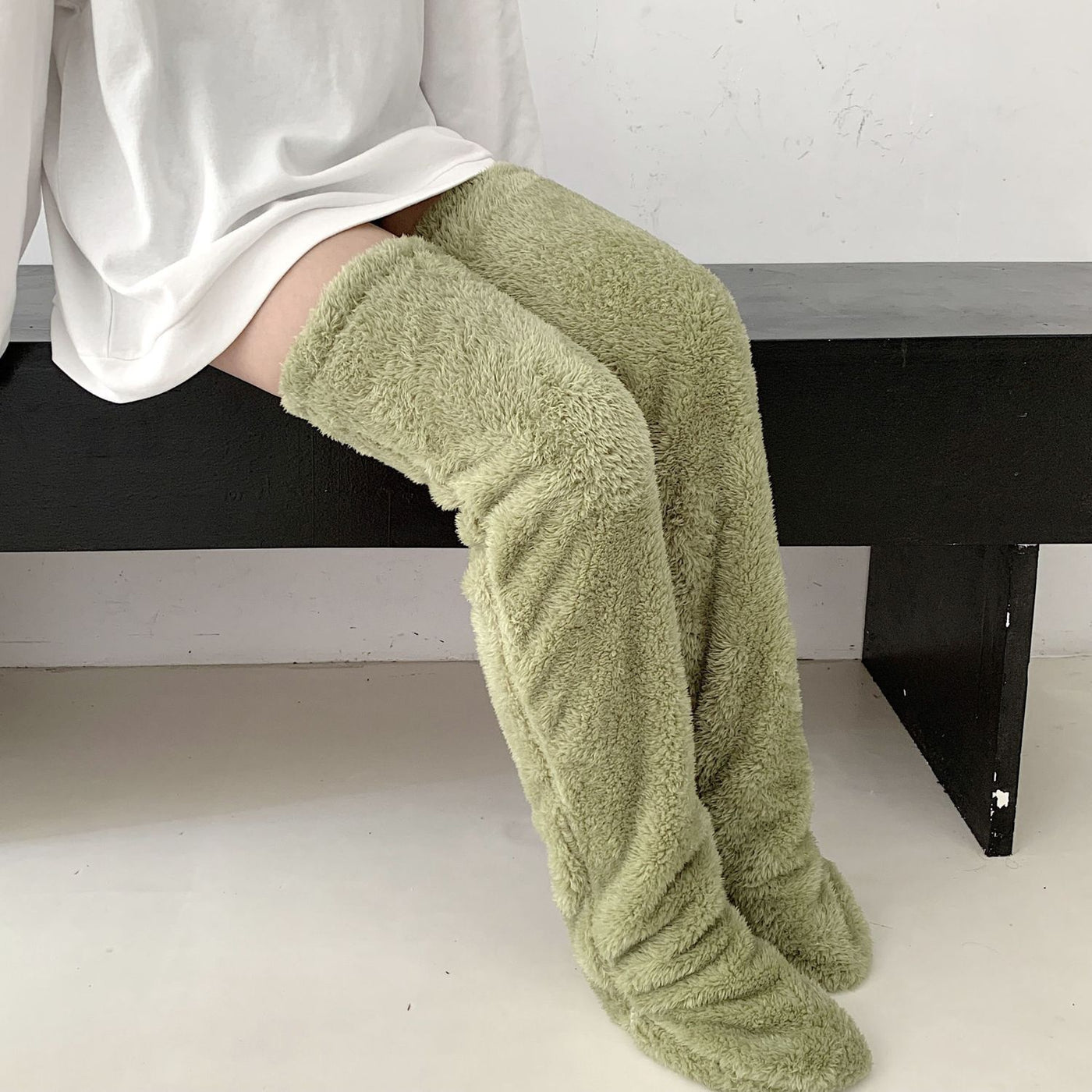 Chaussettes longues et duveteuses au-dessus du genou pour l'hiver, chaudes et froides, pour les articulations du genou, résistantes au froid, pour dormir au sol