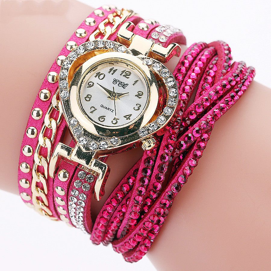 Montre-bracelet pour femme avec cadran rond en diamants Love